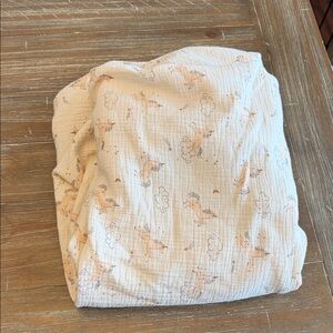 Quincy Mae Woven Fitted Crib Sheet in Unicorns